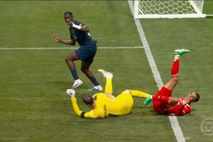 永利官网-脚踝严重变形穆西亚拉今天遭遇重伤，才刚伤愈复出数天时间