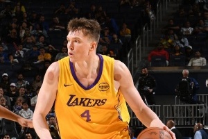 永利官网-高光的一节！克内克特第三节6中4得9分1板1助