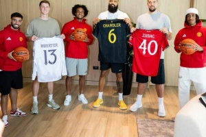 永利官网-姆贝莫4XL！NBA球星造访曼联训练基地，B费约罗齐尔克泽热情接待