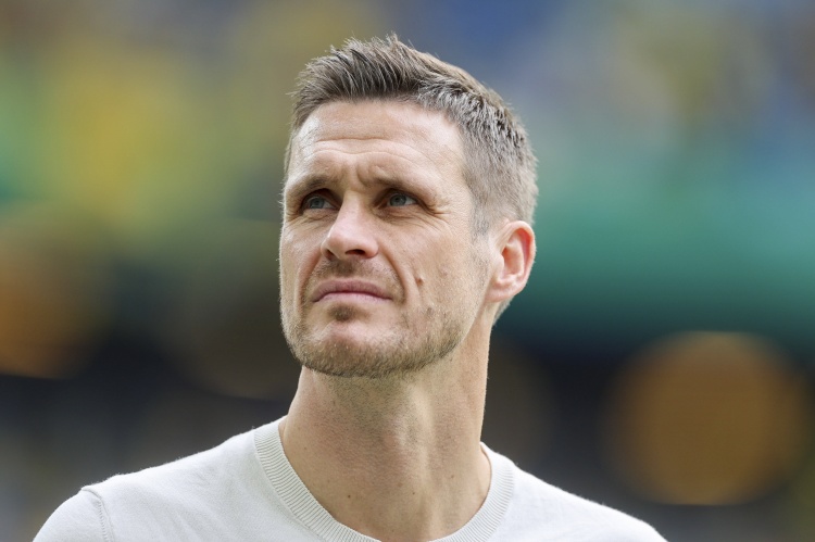 多特蒙德体育总监解析夏季转会：操作挑战重重，需谨慎应对英超财务优势