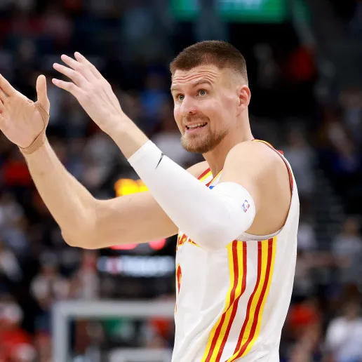 永利官网-铂金生涯前十个赛季共出战501场比赛，本赛季出勤率为32.7%